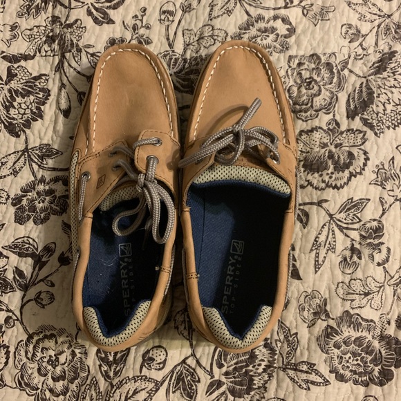 Size 4 Sperrys - Picture 2 of 5